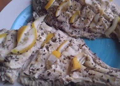 Mabangis na flounder sa oven: isang recipe na may sunud-sunod na mga larawan at video.