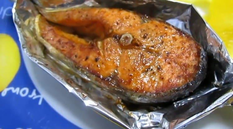 Tässä on tällainen ruokahaluinen punainen kala uunissa tämän reseptin mukaan.