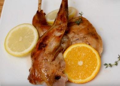 Ruokahalua oleva kani valkoviinissä: keitetyt kuvan mukaan reseptin mukaan.