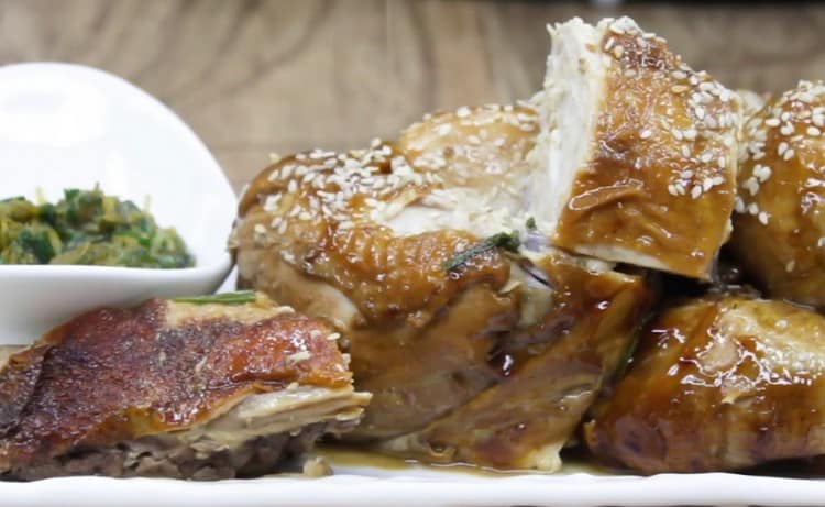 Jak vidíte, kuře v sójové omáčce na pánvi příjemně zpestří vaše jídlo.