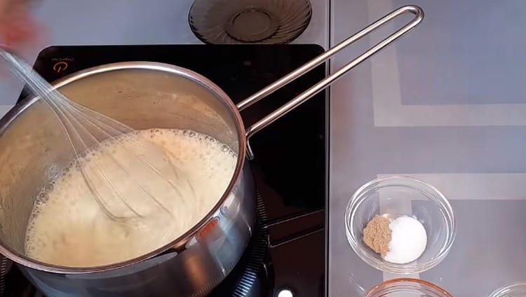 Aggiungi la farina e mescola accuratamente.