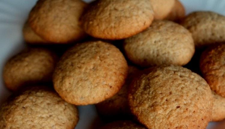 Come puoi vedere, i biscotti di farina d'avena senza farina possono essere preparati molto rapidamente.