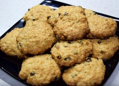 Vaření chutné ovesné sušenky rozinky s receptem s fotografií.