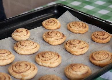 Prepariamo biscotti semplici e gustosi su kefir in forno secondo la ricetta con una foto.