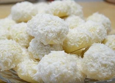 Vaření nejchutnějších sušenek s kokosovými vločkami podle receptury s fotografiemi krok za krokem.