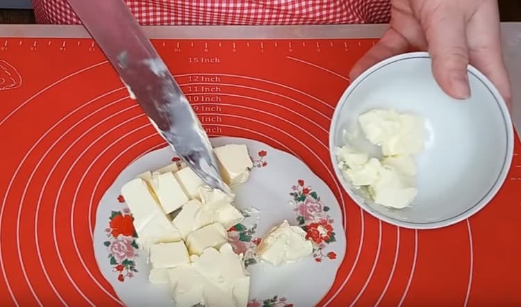 Butter in Scheiben schneiden.
