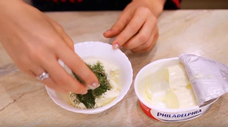 Ανακατέψτε το τυρί Philadelphia με ψιλοκομμένο άνηθο.