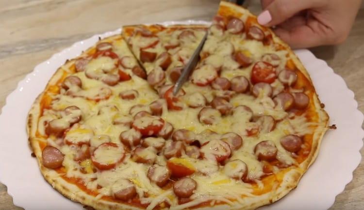Taková pizza na pánvi na kefíru je opravdu skvělým analogem k klasické verzi misky.