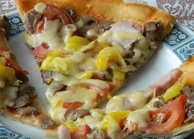 Vynikající pizza s houbami doma: rychlý krok za krokem recept s fotografiemi.