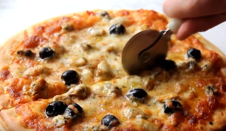 Tällainen pizza, jossa on äyriäisiä, koristaa varmasti kaikki ateriat.
