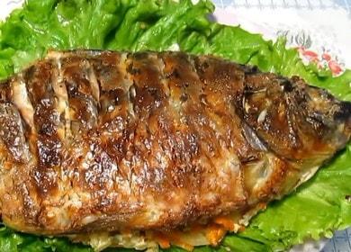 Νόστιμα ψάρια στο φούρνο: Μαγειρέψτε σύμφωνα με μια συνταγή βήμα προς βήμα με μια φωτογραφία.