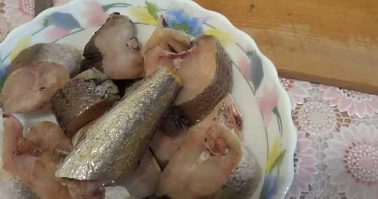 Suola kala herkullisen kummeliturskan kalan keittämistä varten