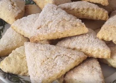 Triangoli di biscotti di zucchero semplici in 20 minuti