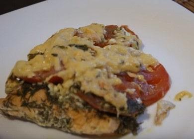 Рецепта за сьомга с фурна с домати и сирене, печени във фолио във фурната