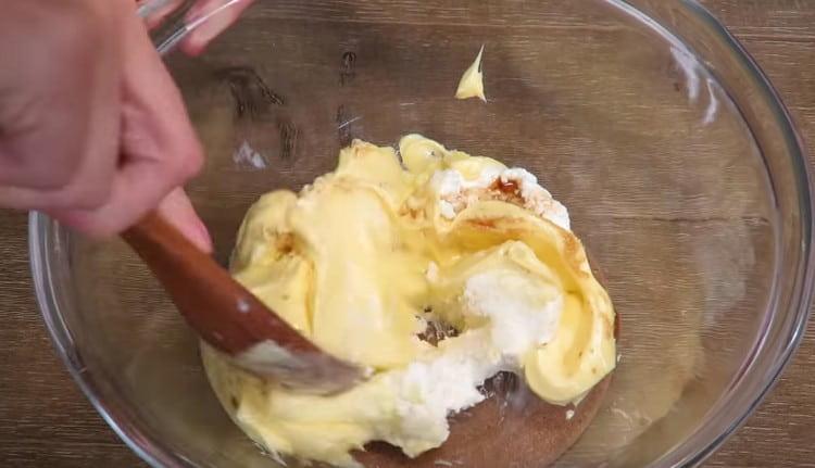 Aggiungi l'estratto di vaniglia e mescola fino a che liscio.