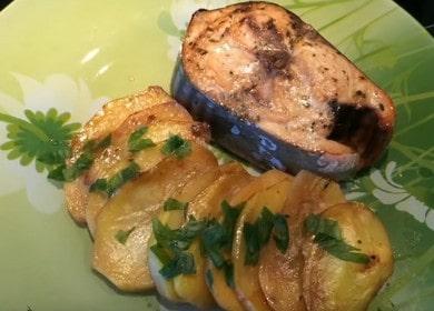 Köstlicher Thunfisch: Rezept zum Garen im Ofen mit schrittweisen Fotos.