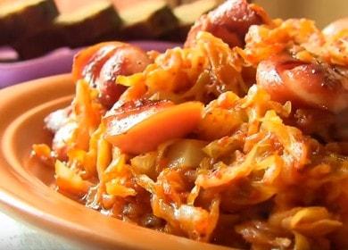 Masarap na nilagang repolyo na may sausage: isang recipe na may larawan.