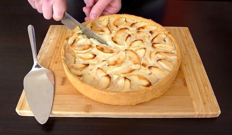 Tsvetaevsky μήλο πίτα είναι ένα πραγματικό κλασικό του μαγειρικής είδος.