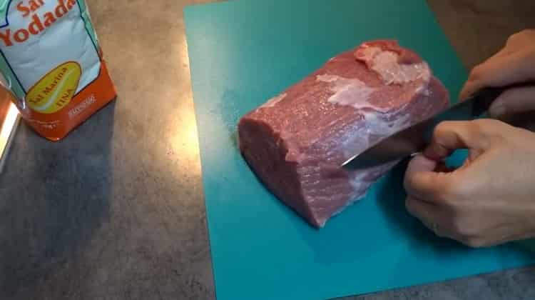 Valmistaa liha lihaa naudanlihan basturman keittämiseksi