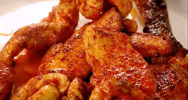 Για να κάνετε στρογγυλό κοτόπουλο κοτόπουλου, ετοιμάστε τα συστατικά