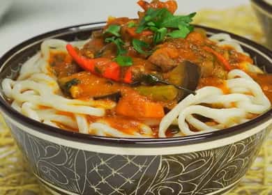 Delicious Beef Lagman - Geheimnisse der usbekischen Küche