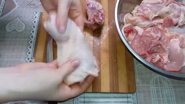 لجعل لحم الدجاج في المنزل ، وقطع اللحم