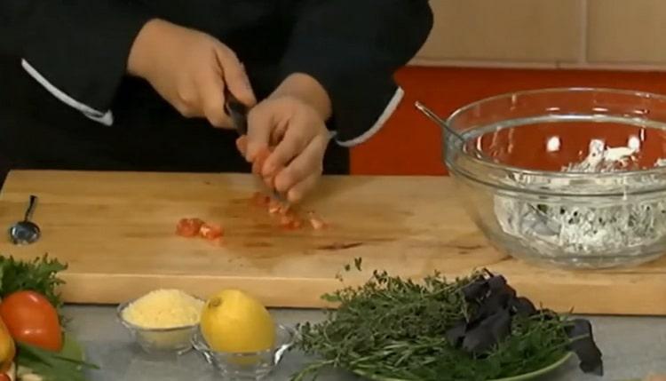 Um den Filet Seehecht zuzubereiten, bereiten Sie nach dem Rezept die Zutaten vor