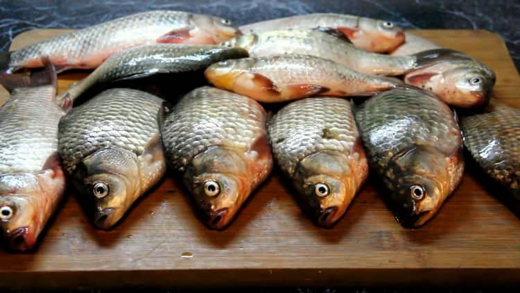За да приготвите рибни запаси, подгответе съставките