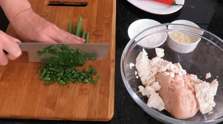 Per preparare gnocchi cinesi, tagliare le verdure