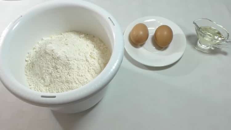 A manti párolt tészta elkészítéséhez készítse elő az összetevőket