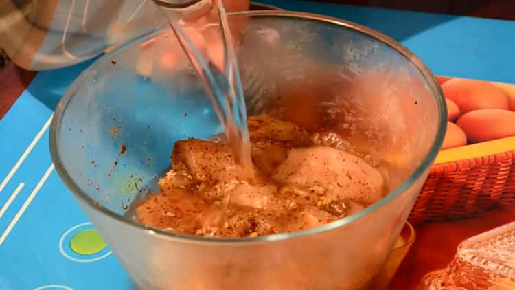 Fügen Sie Wasser hinzu, um Hühnchen-Carpaccio zuzubereiten