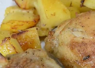 Cosce di pollo con patate al forno secondo una ricetta graduale con una foto