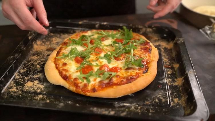 Kuinka oppia keittämään herkullista klassista pizzaa