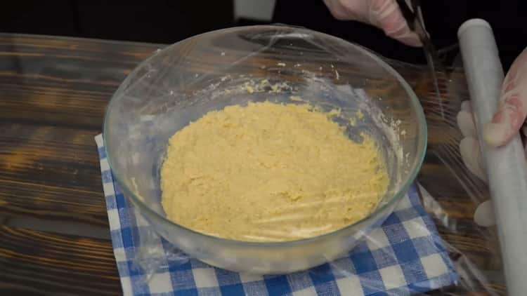Norėdami gaminti kokosinius sausainius, sudėkite ingredientus į plėvelę