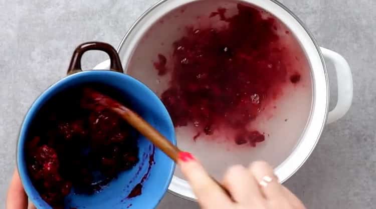 Cranberry-Kompott kochen