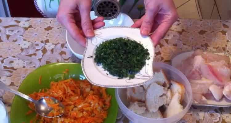 Für die Zubereitung von Fischkoteletts das Gemüse schneiden