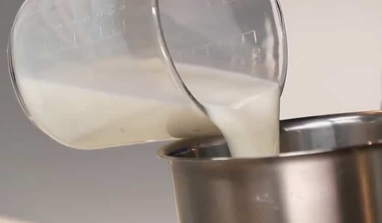 Per preparare il cappuccino a casa, scalda il latte