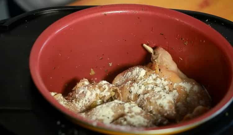 Um ein Kaninchen mit Kartoffeln in einem Slow Cooker zu kochen, stellen Sie den gewünschten Modus ein