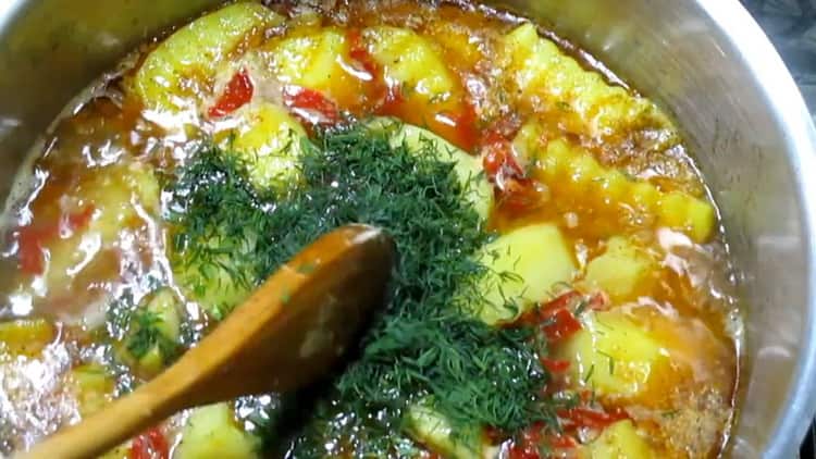 За да готвите задушен заек със зеленчуци, добавете зелени