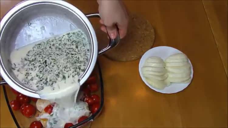 Valmista kananrinta kermakastikkeessa kaata liha kastikkeella