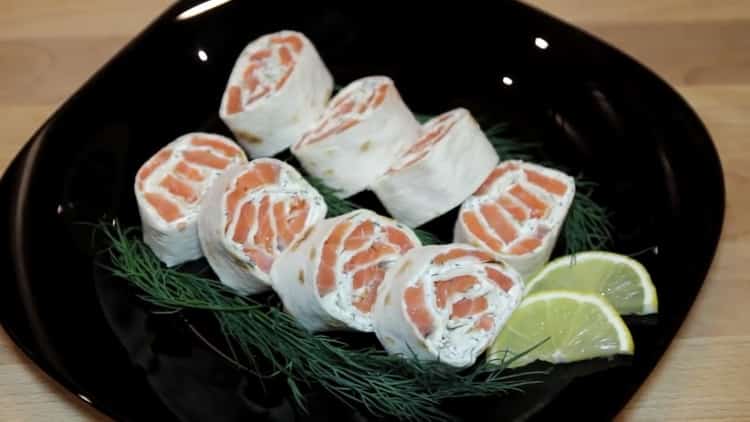 Lavash roll με κόκκινο ψάρι - ένα νόστιμο σνακ διακοπών