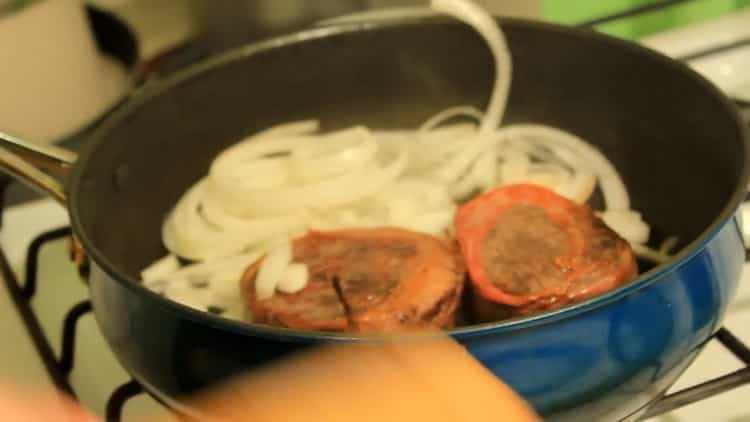 Για να προετοιμάσετε τα μενταγιόν του βοείου κρέατος, ετοιμάστε τα συστατικά