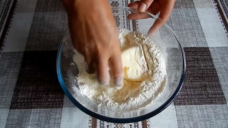 Per preparare i biscotti al miele, prepara gli ingredienti