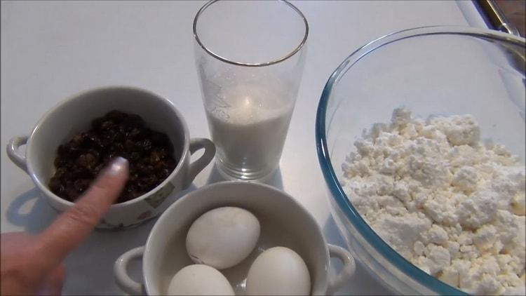 Für die Zubereitung von Bulk Pie mit Hüttenkäse bereiten Sie die Zutaten vor