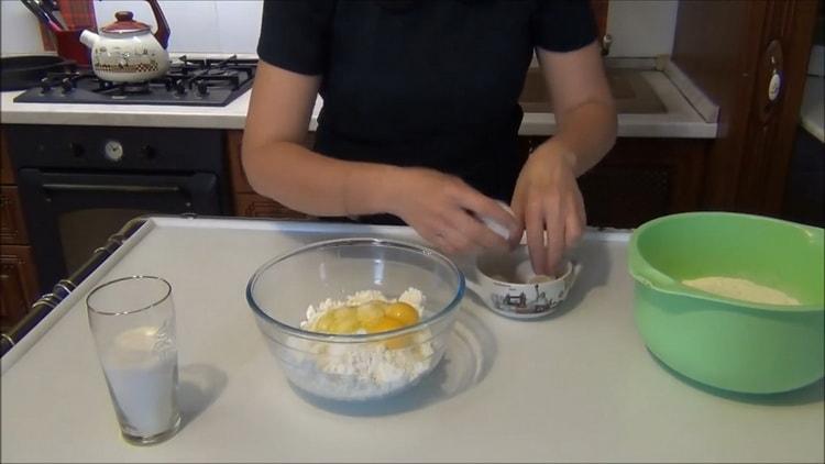 Pro přípravu sypkého koláče s tvarohem smíchejte ingredience