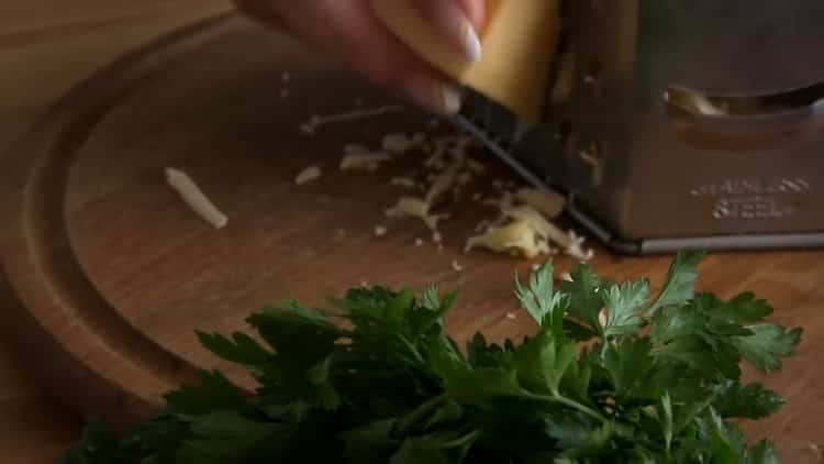 Pro přípravu knedlíků se sýrem připravte ingredience
