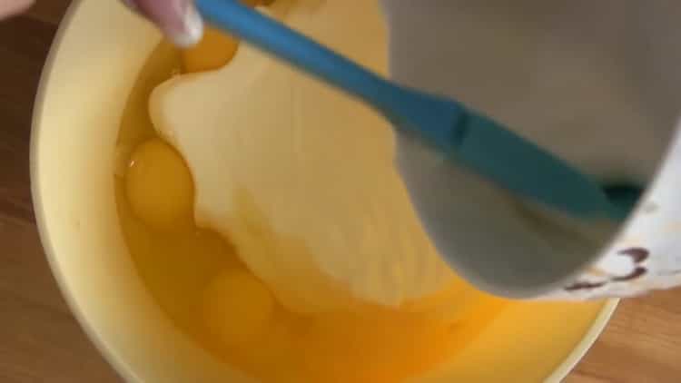 Per preparare gnocchi con formaggio, preparare un ripieno
