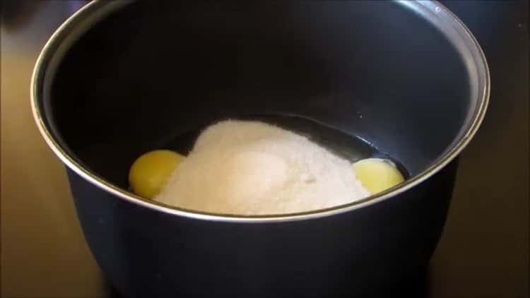Per preparare i biscotti di pasta frolla con marmellata, preparare gli ingredienti