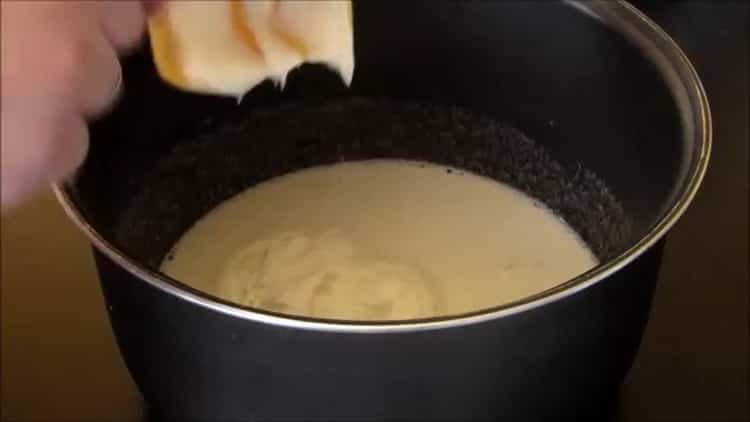 Norėdami gaminti sausainius su uogiene, įpilkite grietinės