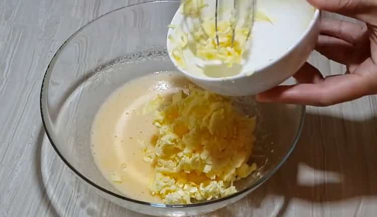 Για να προετοιμάσετε ένα shortcake με μαρμελάδα, ετοιμάστε τα συστατικά